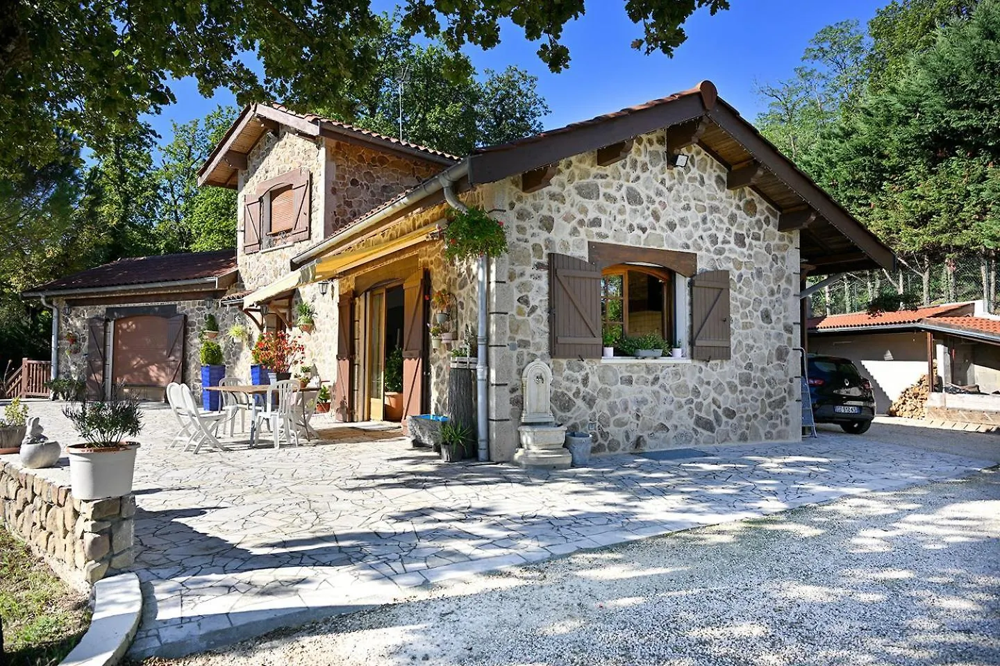 Studio Climatise Avec Piscine Taluyers 0*,