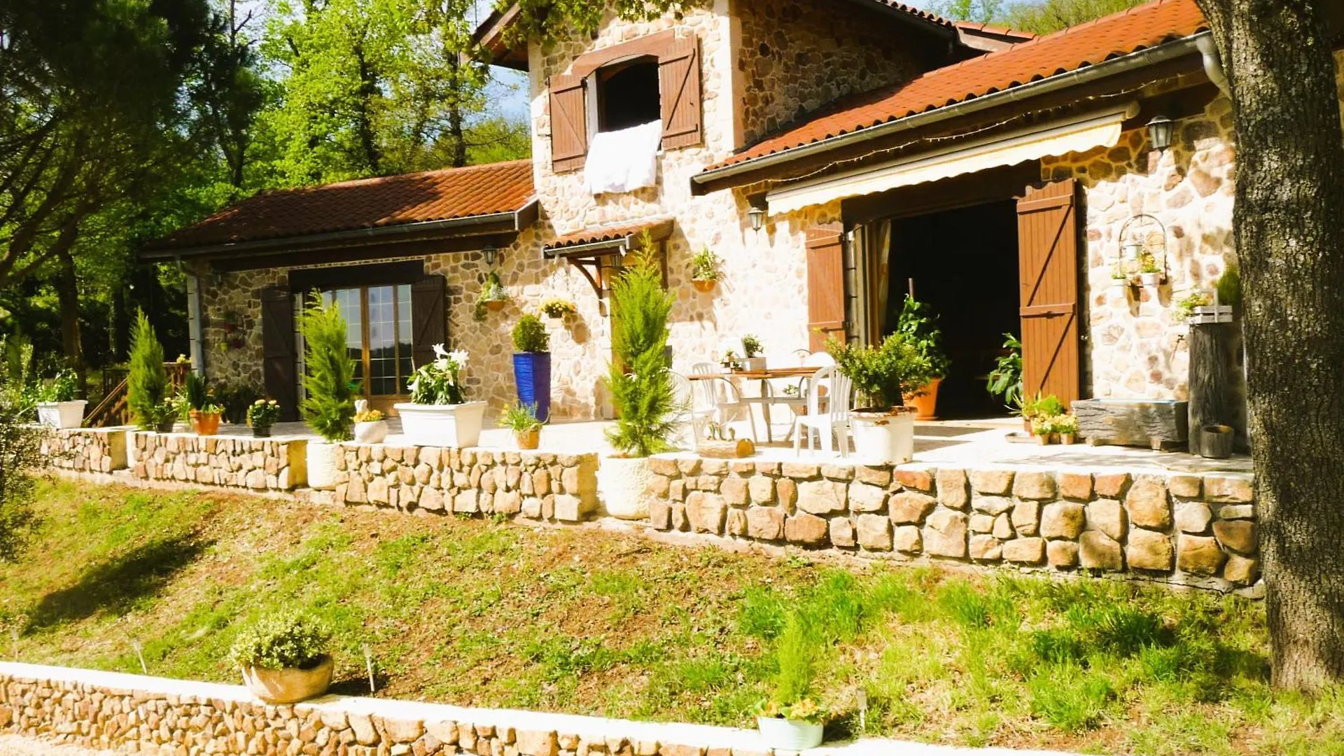 Studio Climatise Avec Piscine Taluyers Апартаменты